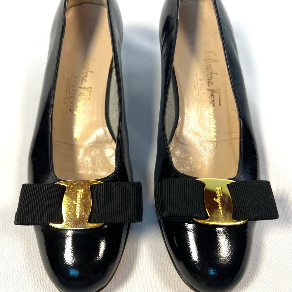 Salvatore Ferragamo Vara Bow Heels Black Patent Leather Gold Logo Pumps Size 5